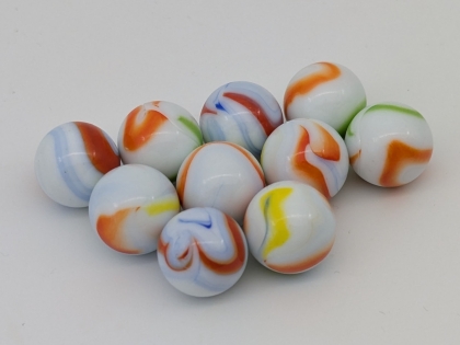Glasmurmeln 16 mm, weiß opak mit bunten Streifen